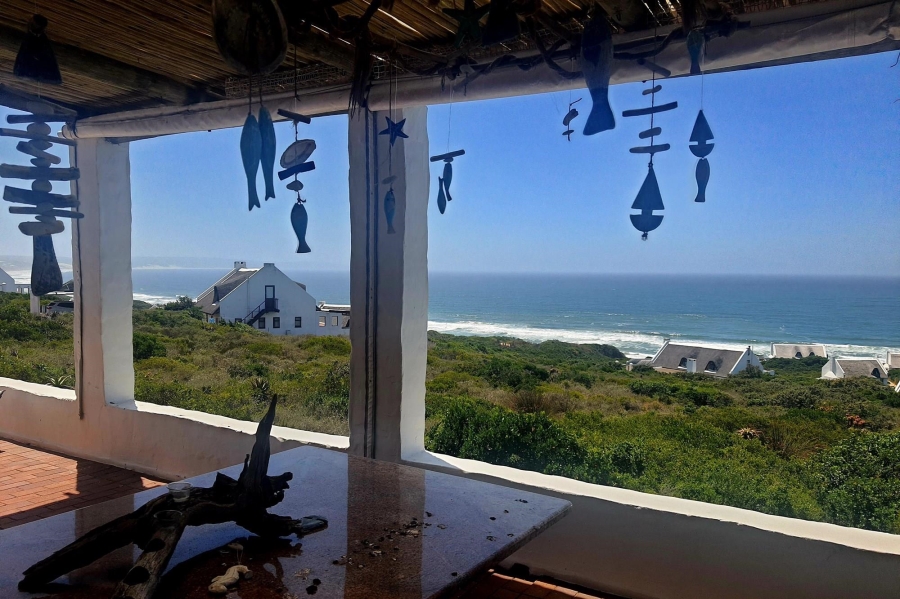 5 Bedroom Property for Sale in Boggomsbaai Western Cape